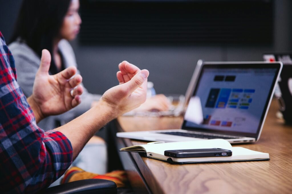 Monétiser tes compétences en ligne sans quitter ton emploi ou tes études